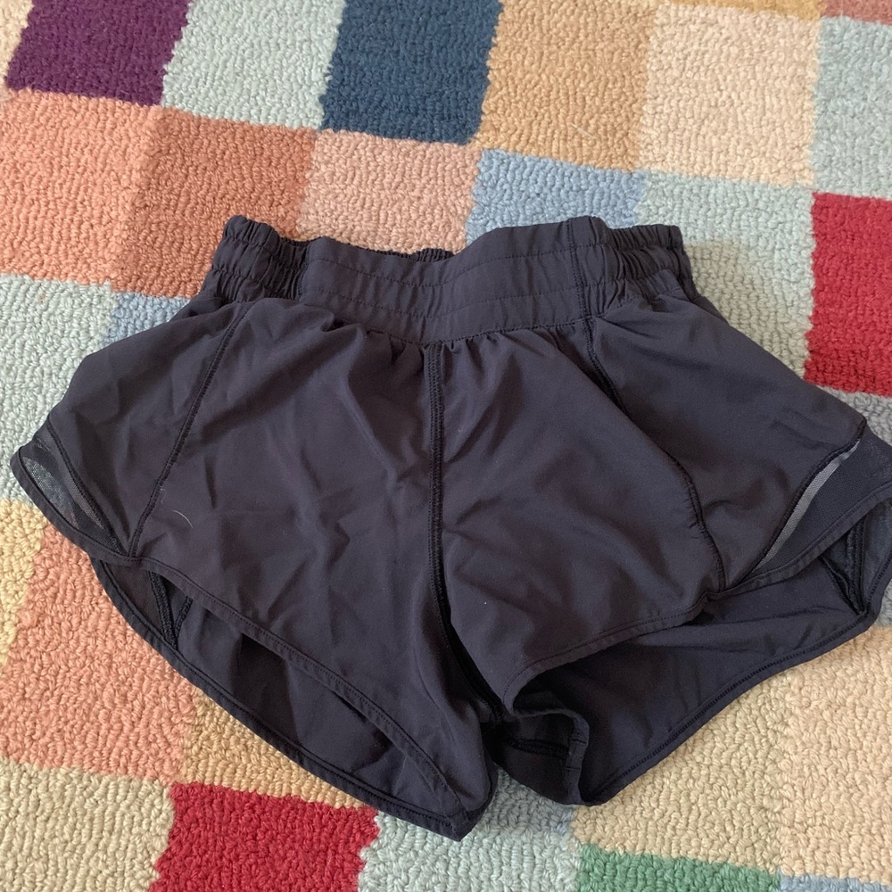 Lululemon Hotty Hot shorts 2.5 inch